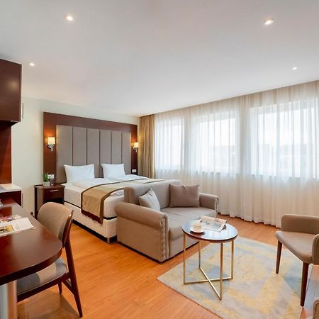 Palast Hotel Huerth Luaran gambar