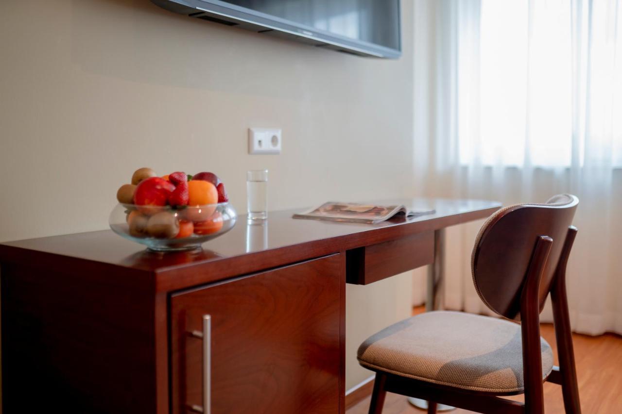 Palast Hotel Huerth Luaran gambar