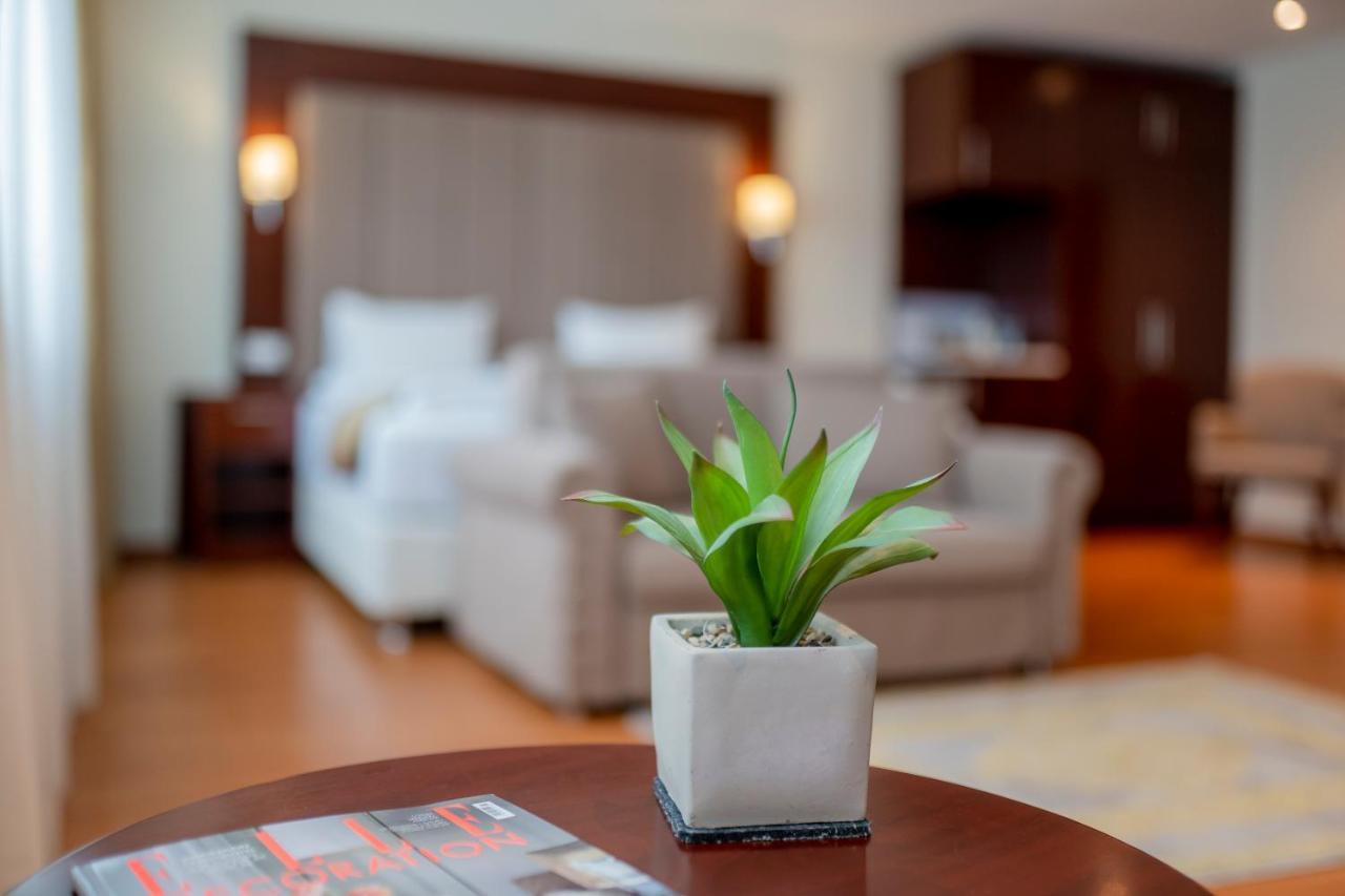 Palast Hotel Huerth Luaran gambar