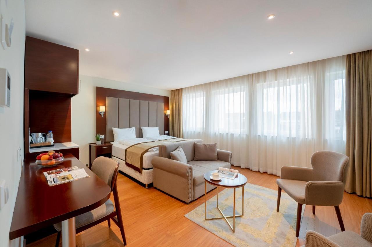 Palast Hotel Huerth Luaran gambar