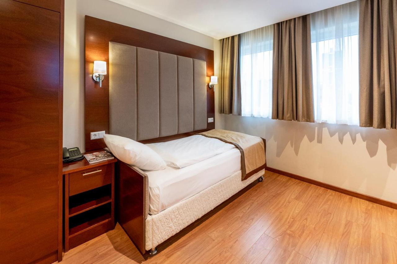 Palast Hotel Huerth Luaran gambar