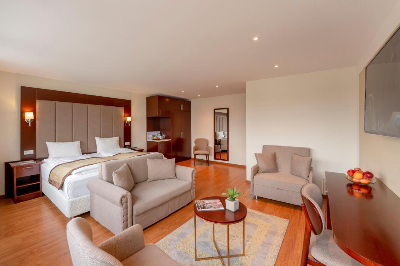 Palast Hotel Huerth Luaran gambar