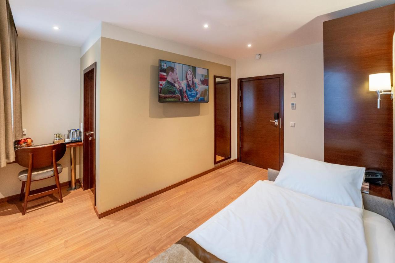 Palast Hotel Huerth Luaran gambar