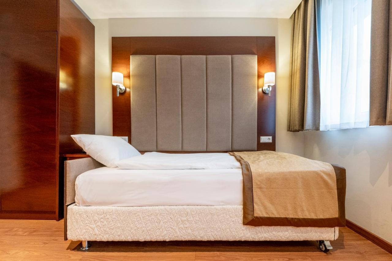 Palast Hotel Huerth Luaran gambar