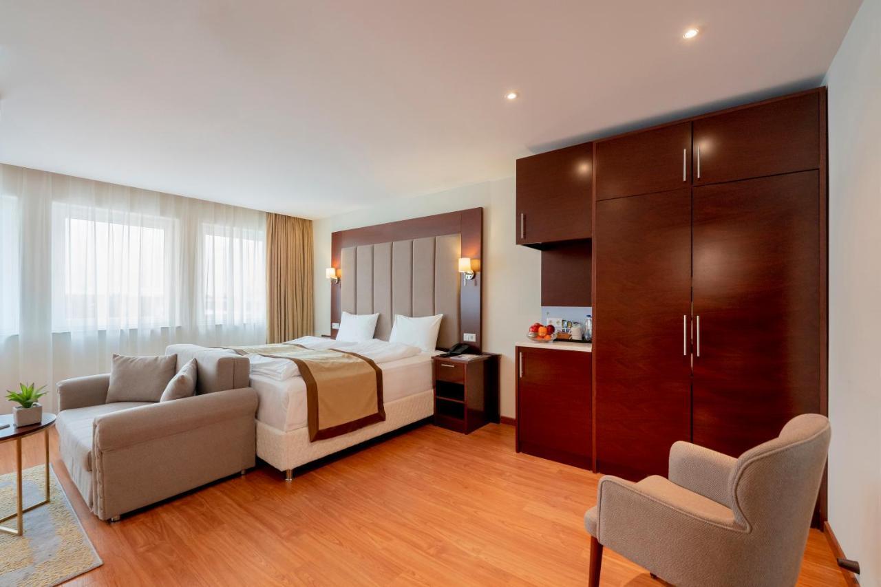 Palast Hotel Huerth Luaran gambar