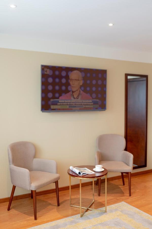 Palast Hotel Huerth Luaran gambar