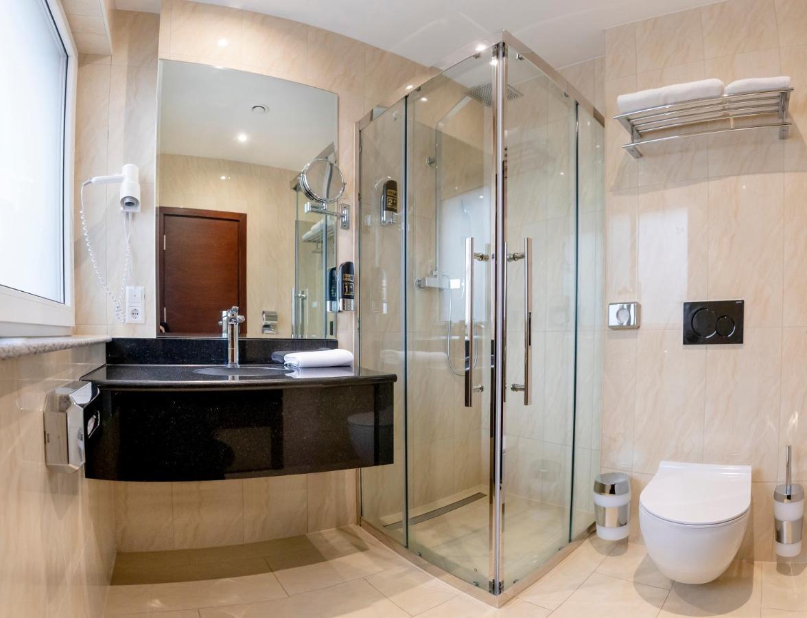Palast Hotel Huerth Luaran gambar