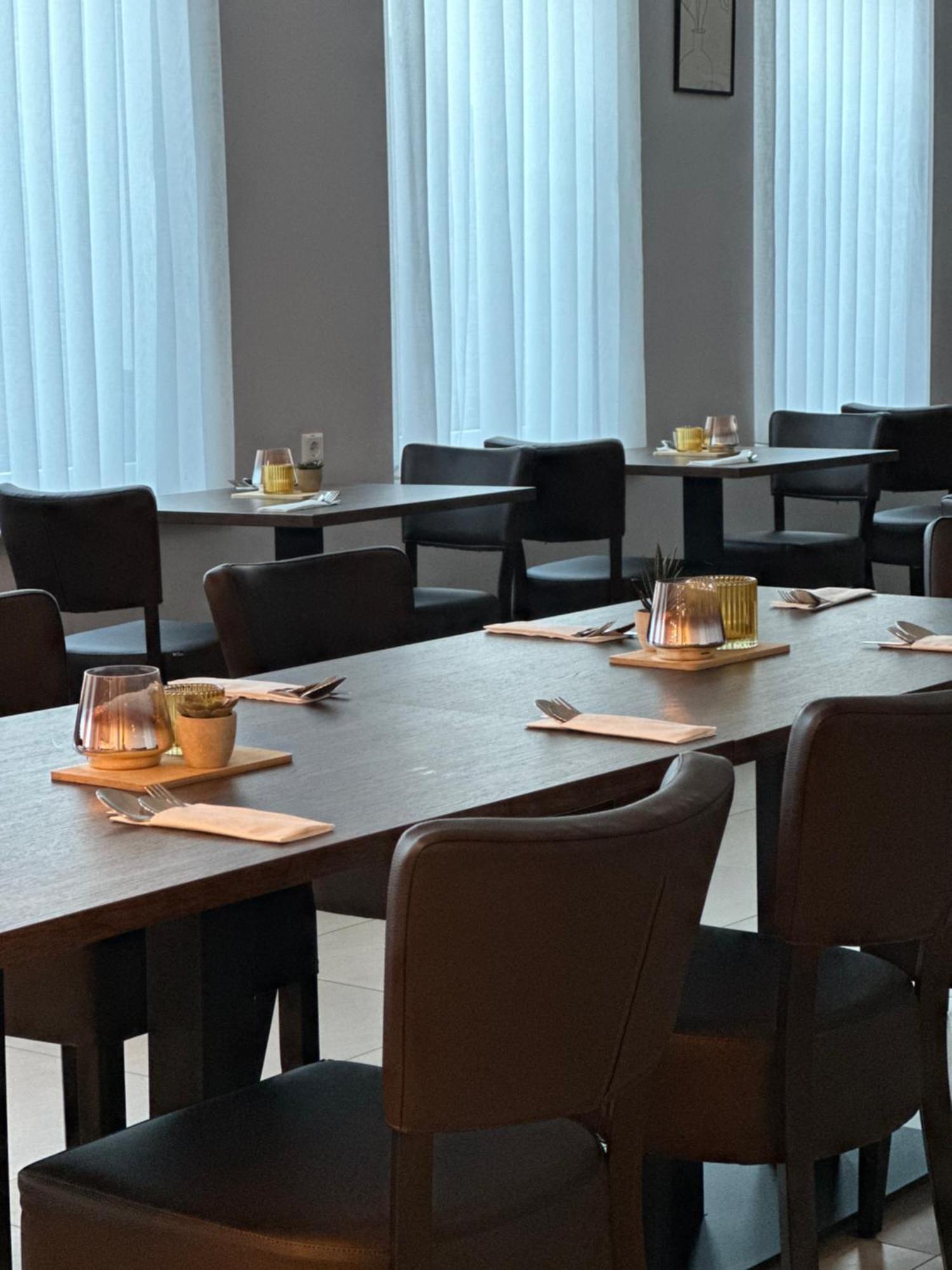 Palast Hotel Huerth Luaran gambar